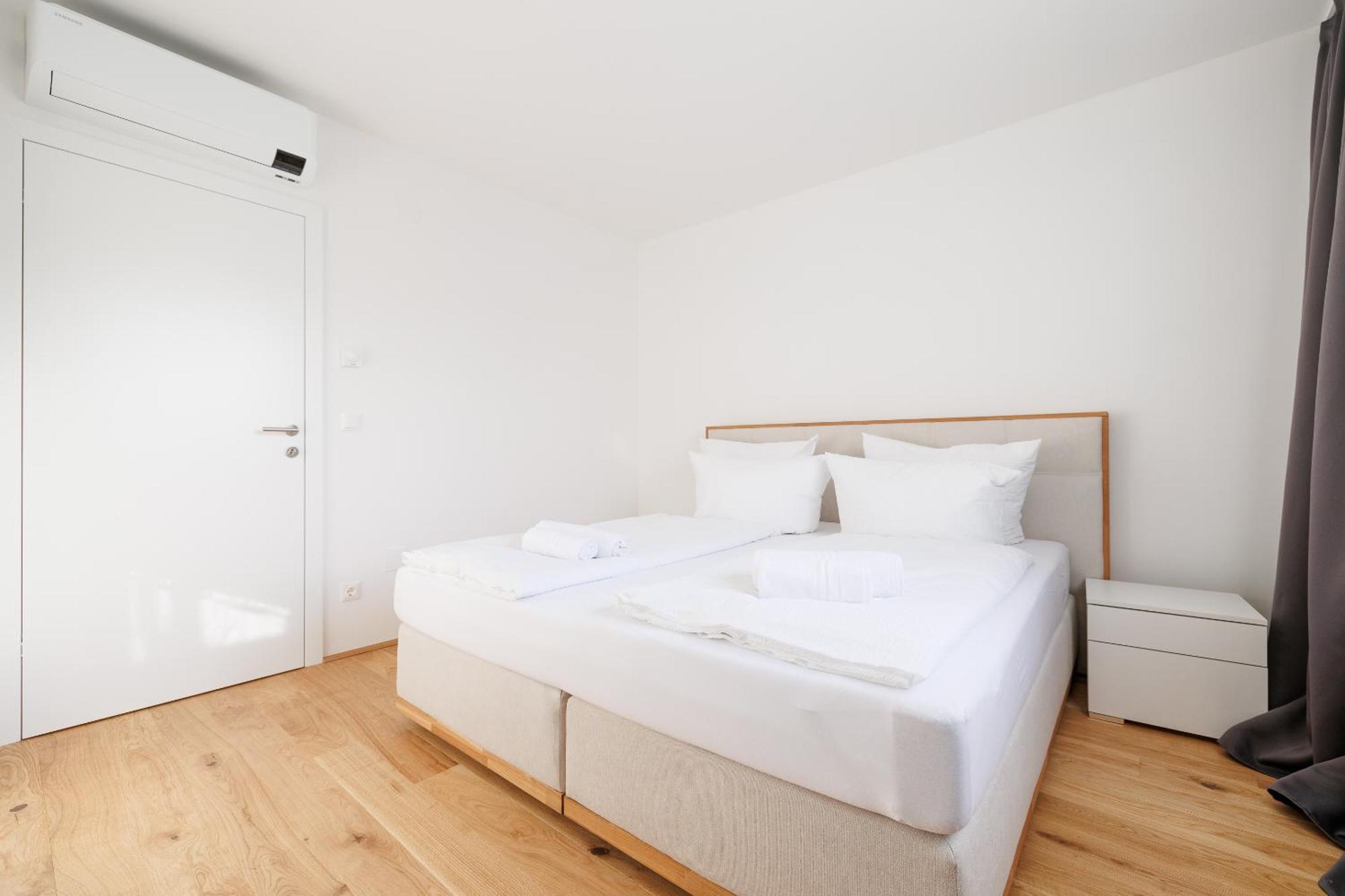 Symphony Apartments 42 - Modern Loft With Terrace And Grill In Central Location 维也纳 外观 照片