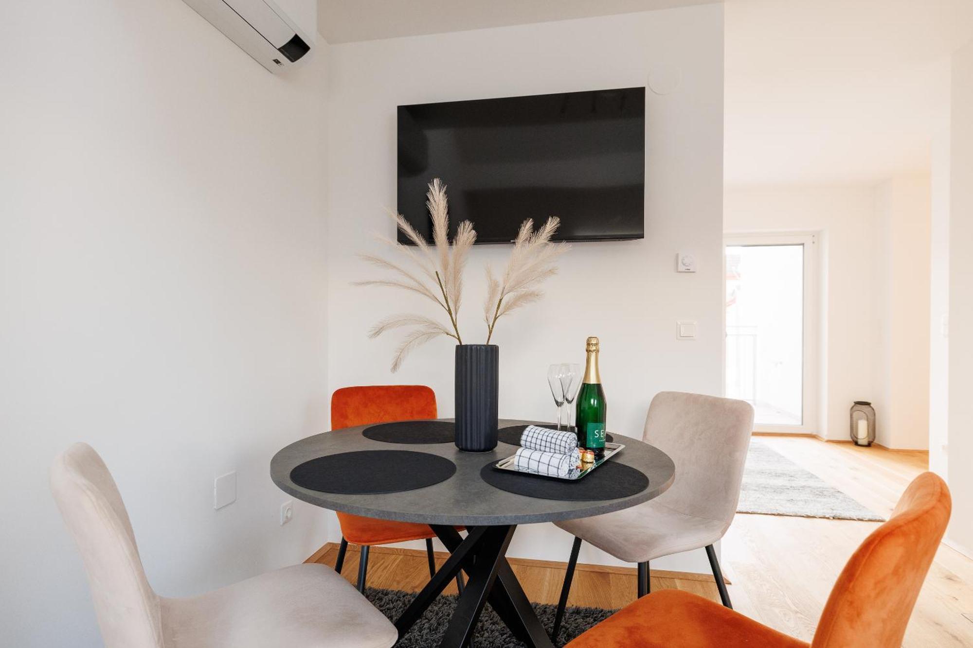 Symphony Apartments 42 - Modern Loft With Terrace And Grill In Central Location 维也纳 外观 照片
